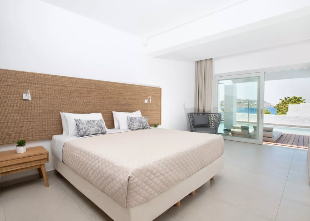DELUXE, SUITE, SEA VIEW, SHARED POOL
