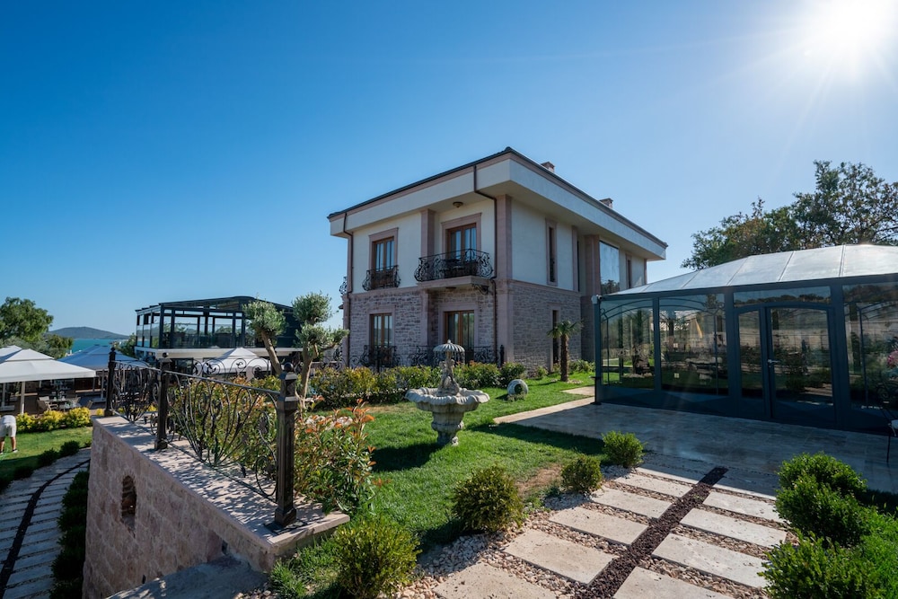 Cunda Baradiel Hotel 48/50