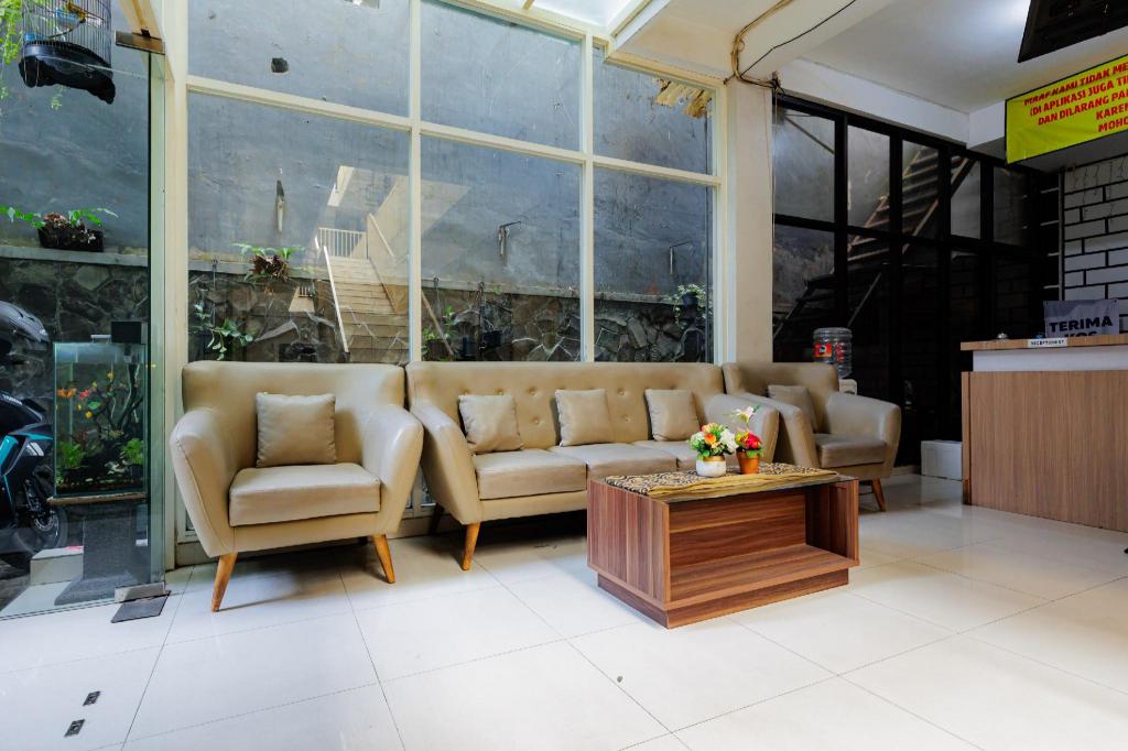 RedDoorz Plus near Malang Town Square 40/50
