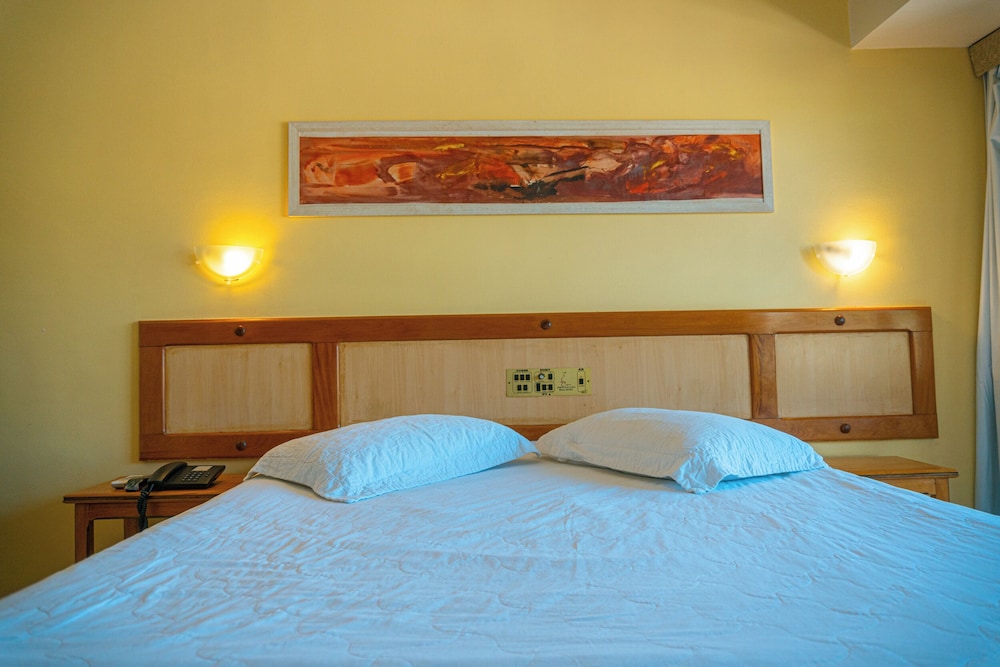 Porto Das Naus Praia Hotel 12/50