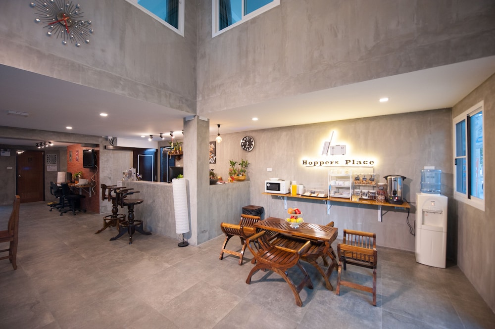 Hoppers Place Donmuang Hostel 41/46