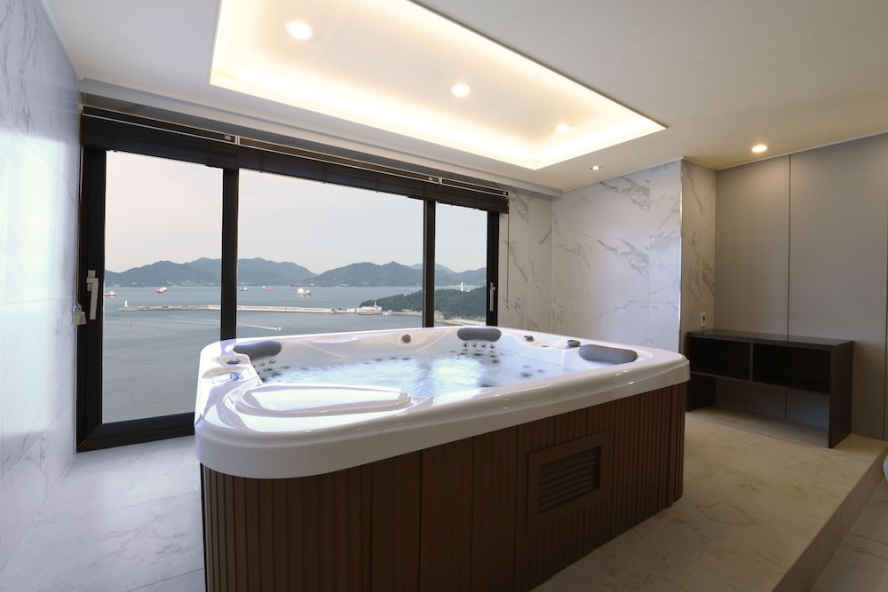 Utop Marina Hotel and Resort 21/50