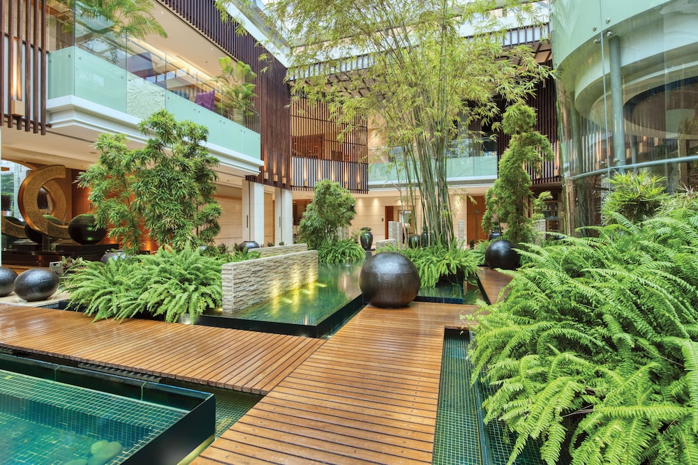 Royal Garden Hotel 66/69