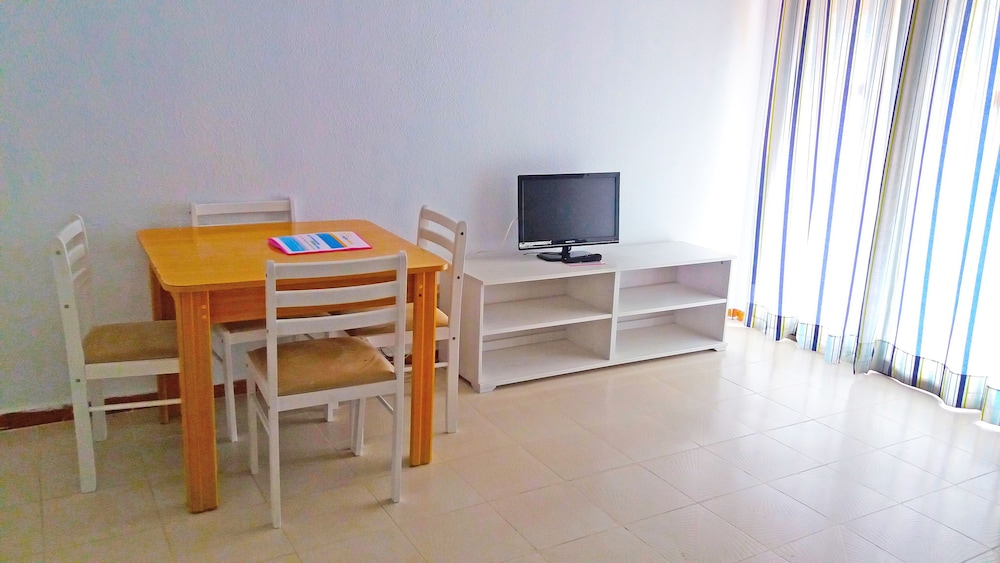 APARTAMENTOS BERNAT PIE DE PLAYA 3000 57/68