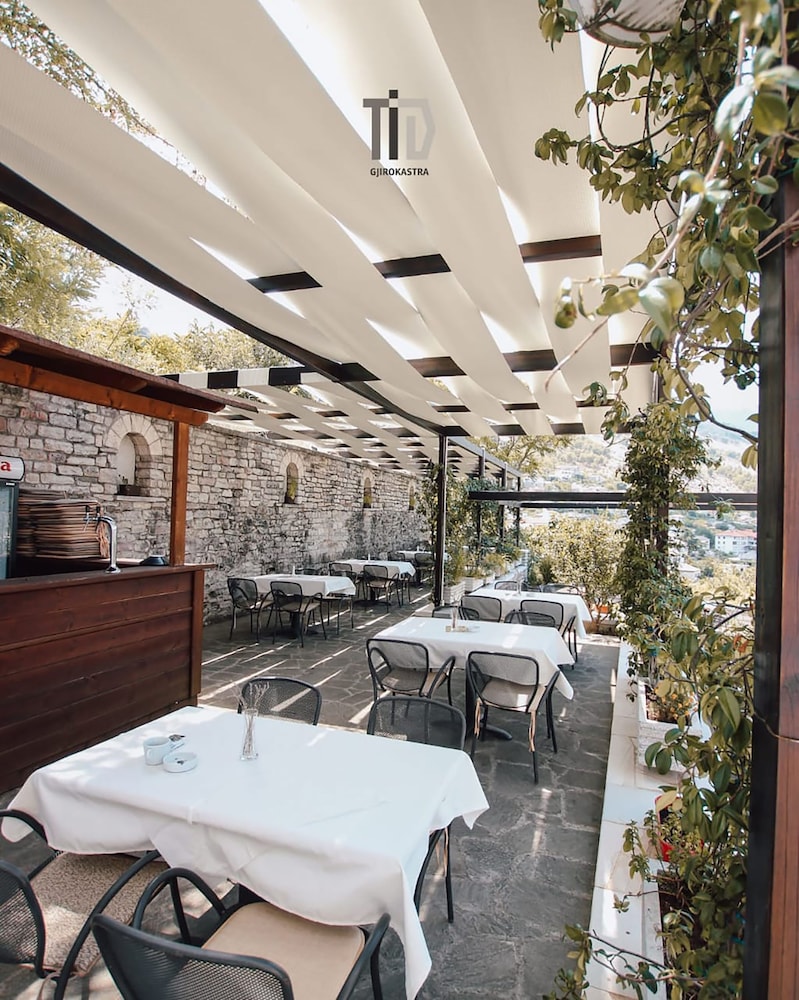 Bineri Hotel Gjirakastra 6/52