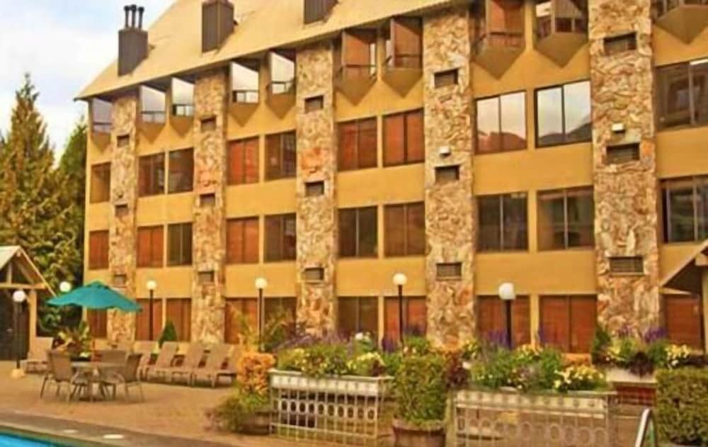 Mountain Side Hotel Whistler By Executive 2/63
