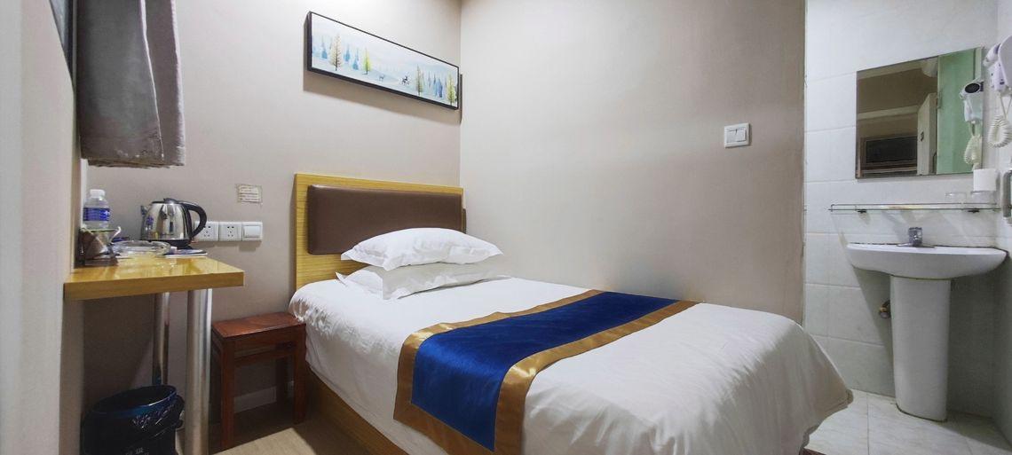 ROOM, SINGLE