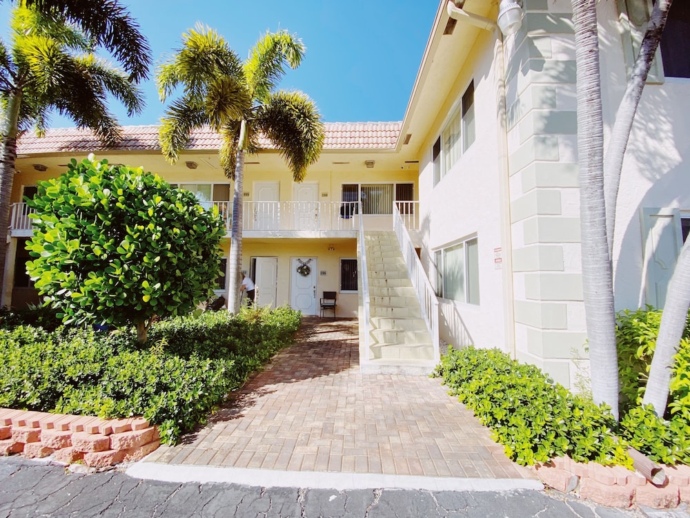 Coco Palms Apartments by Lowkl 1/28