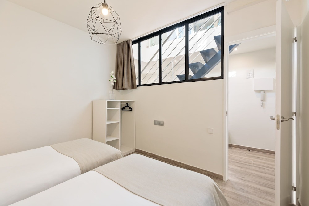 Sitges Group Bonaire 6/50