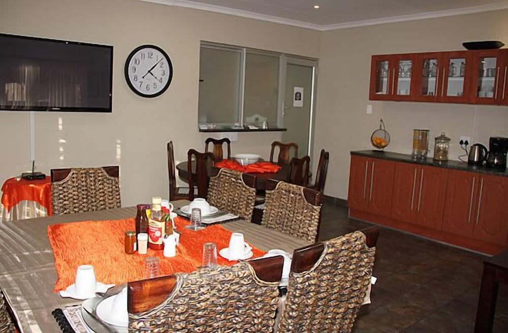 Airport Bed And Breakfast 19/33