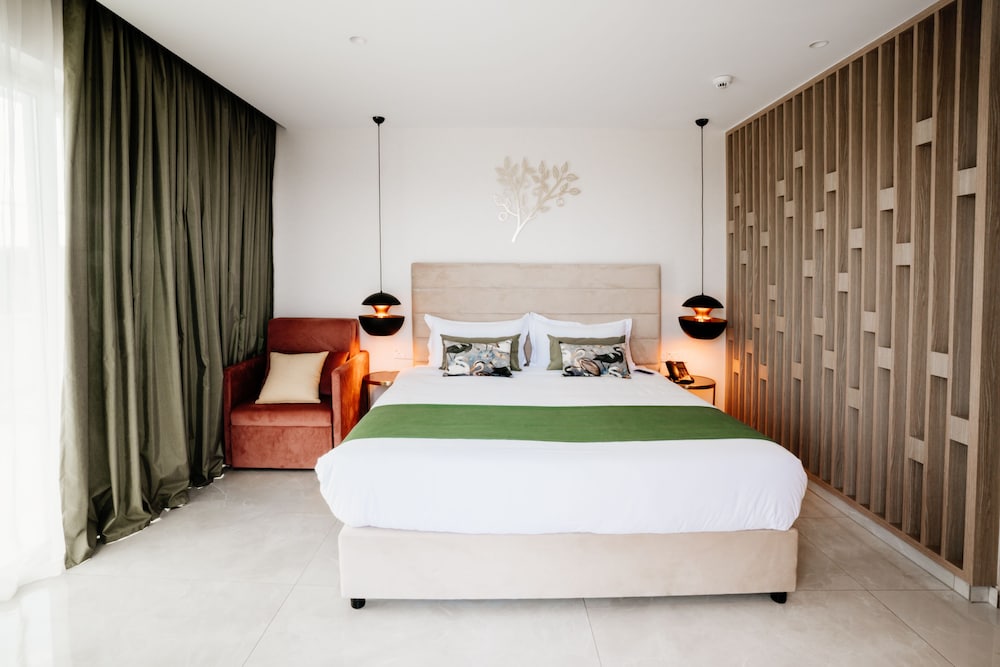 Suite, 1 Double and 1 Single Bed, Sea View, Hot Tub