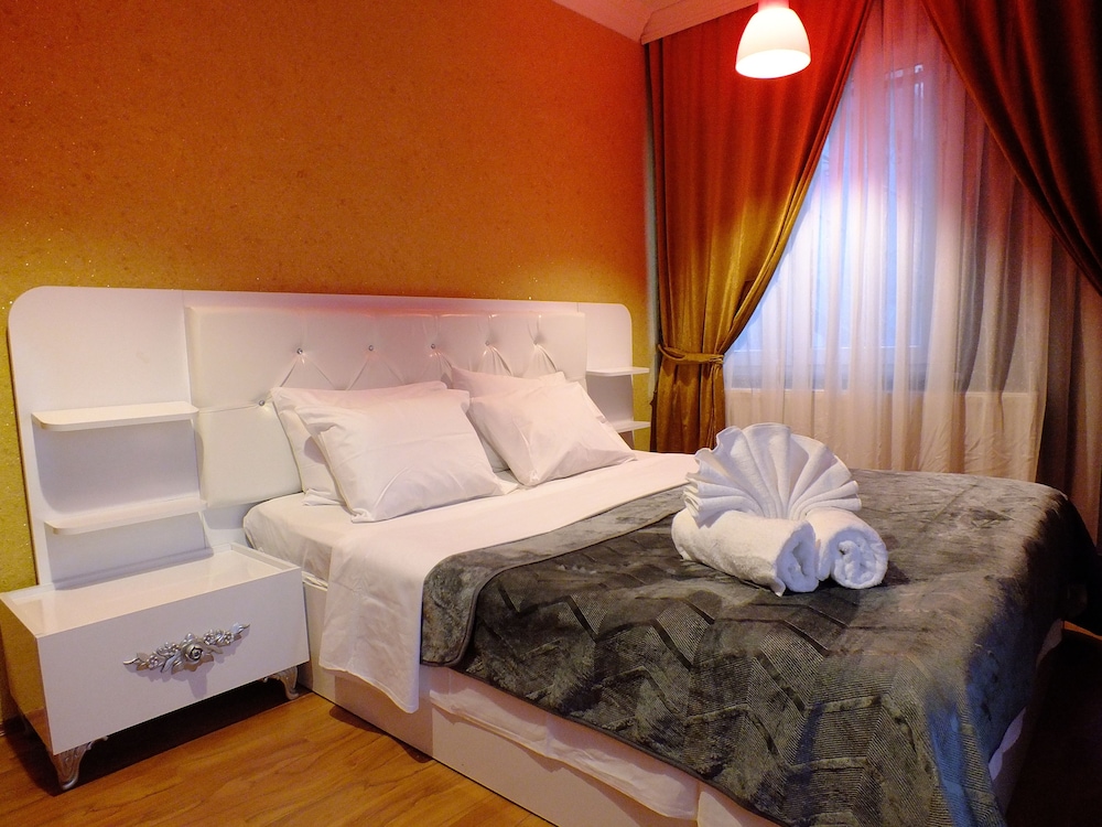 4 BEDROOMS, GRAND, APARTMENT