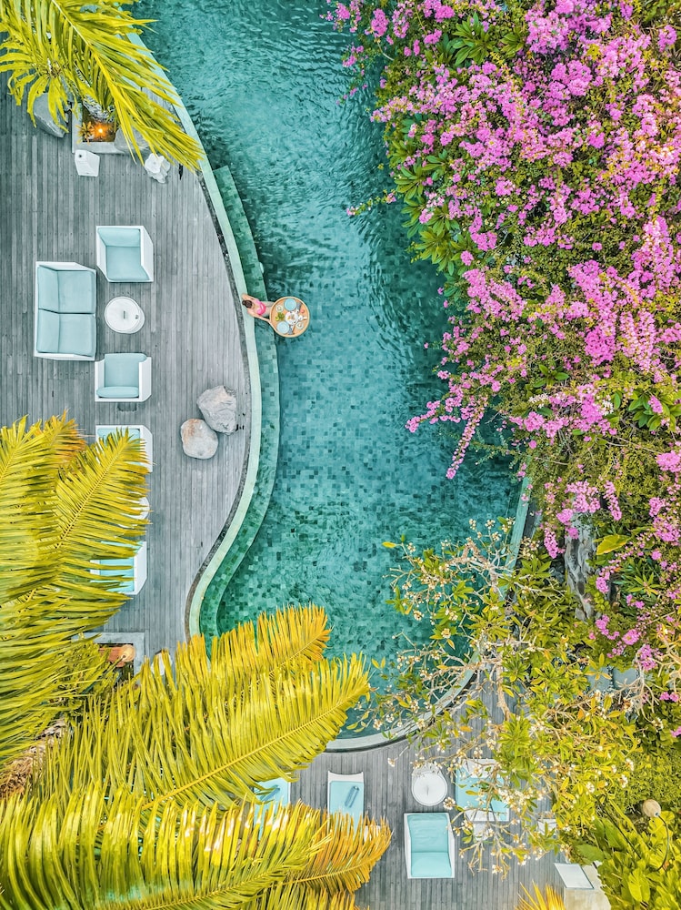 Maca Villas Spa 59/64