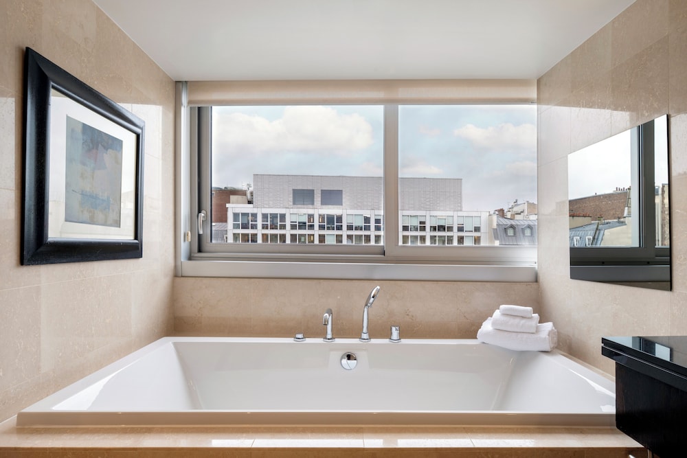 Warwick Paris Champs-Elysees 64/64