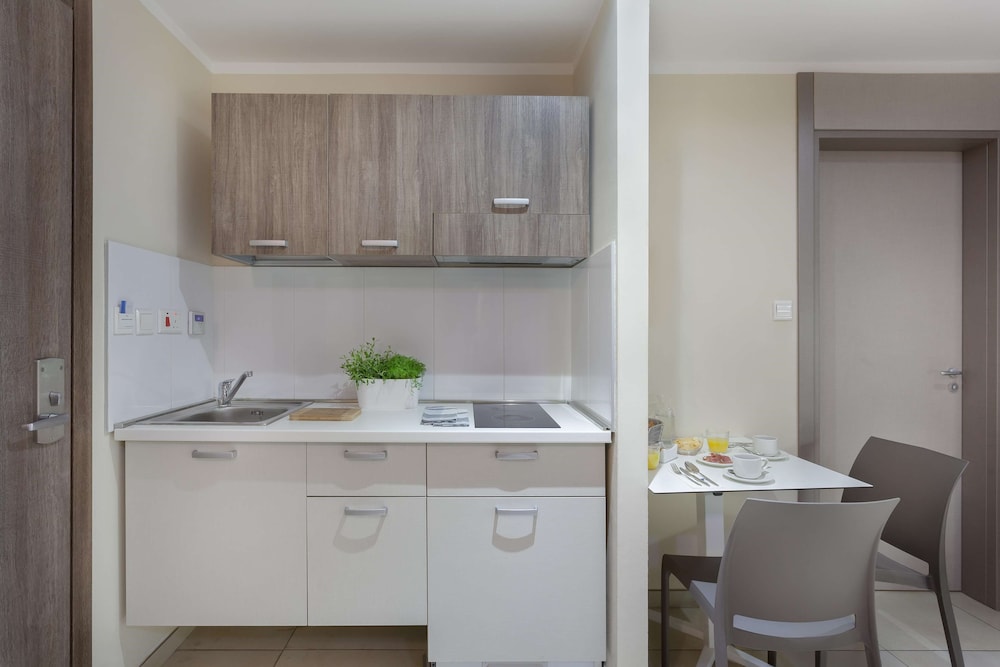 115 The Strand Hotel And Suites 38/49