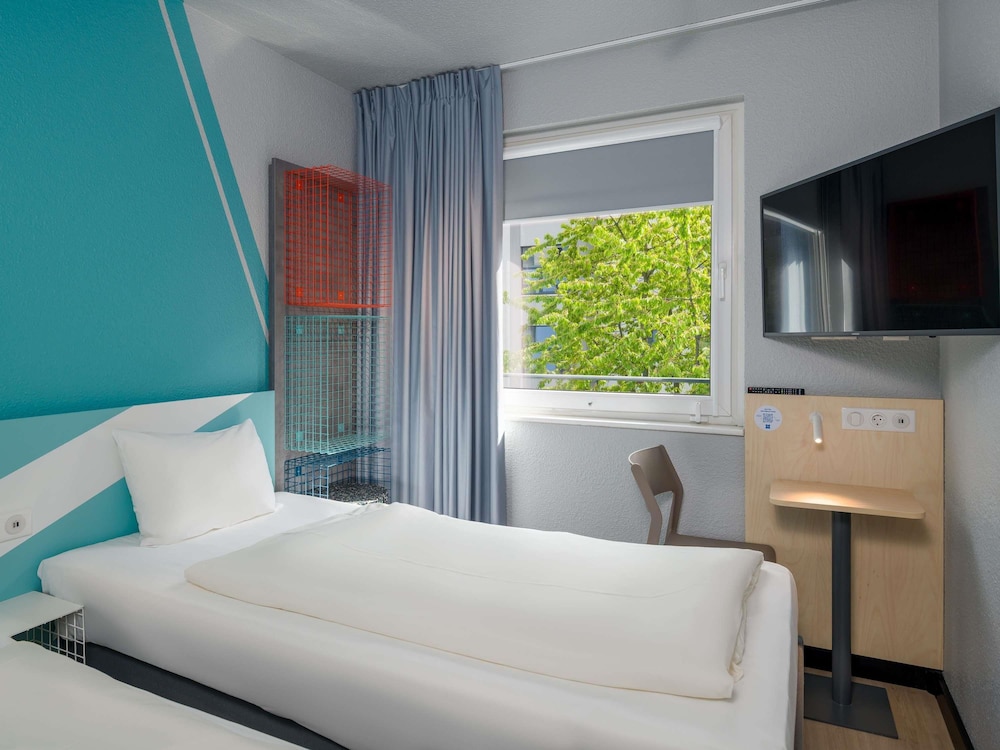 Compact, Twin Beds, Garden View