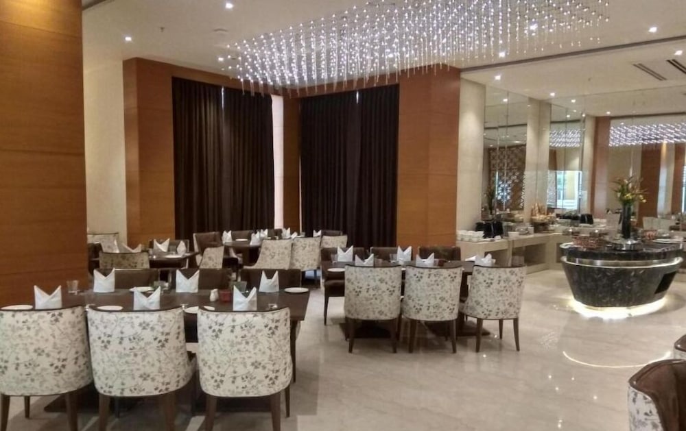 Nataraj Sarovar Portico 38/47