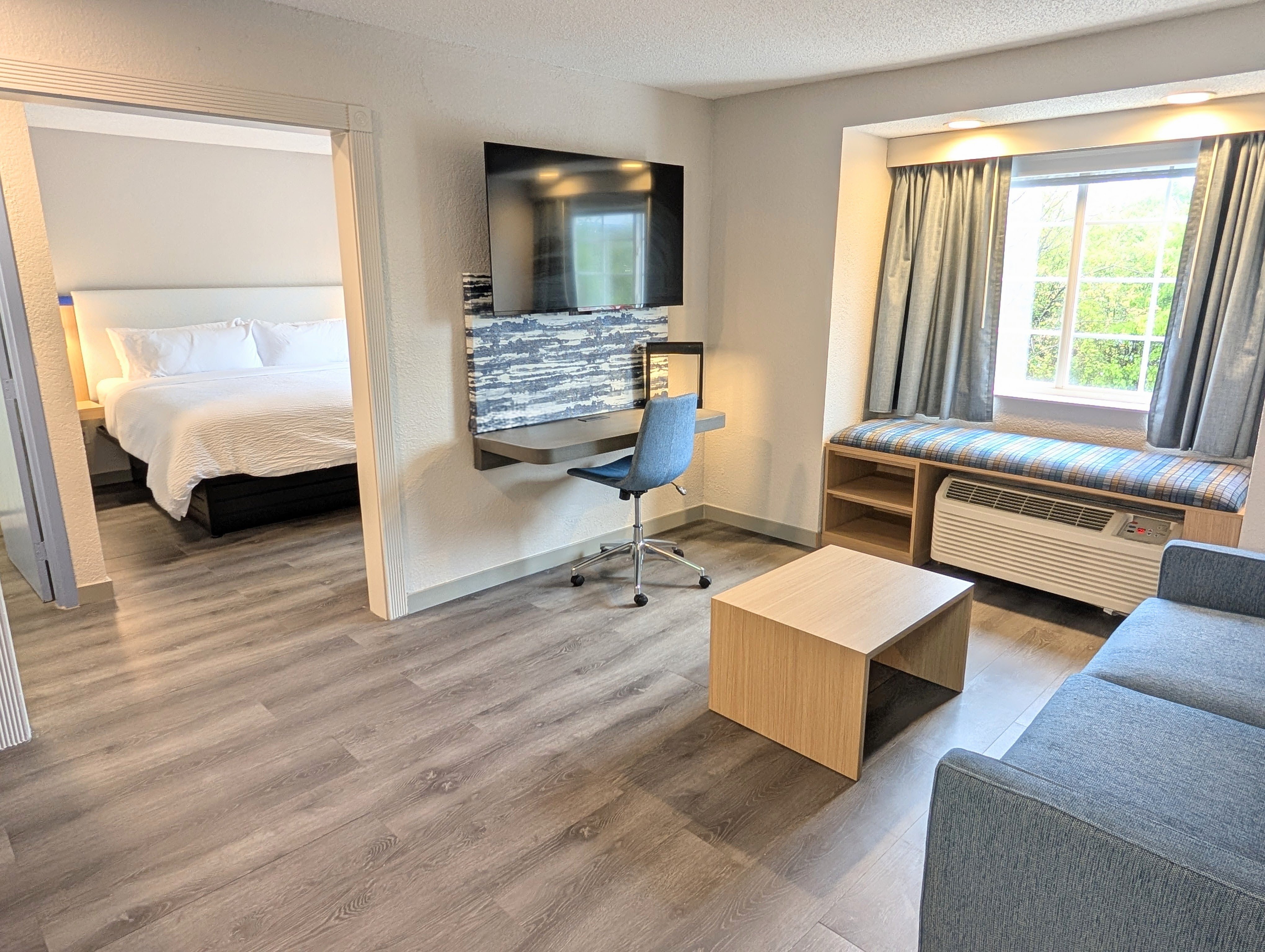 Econo Lodge Inn Suites Greenville 43/69