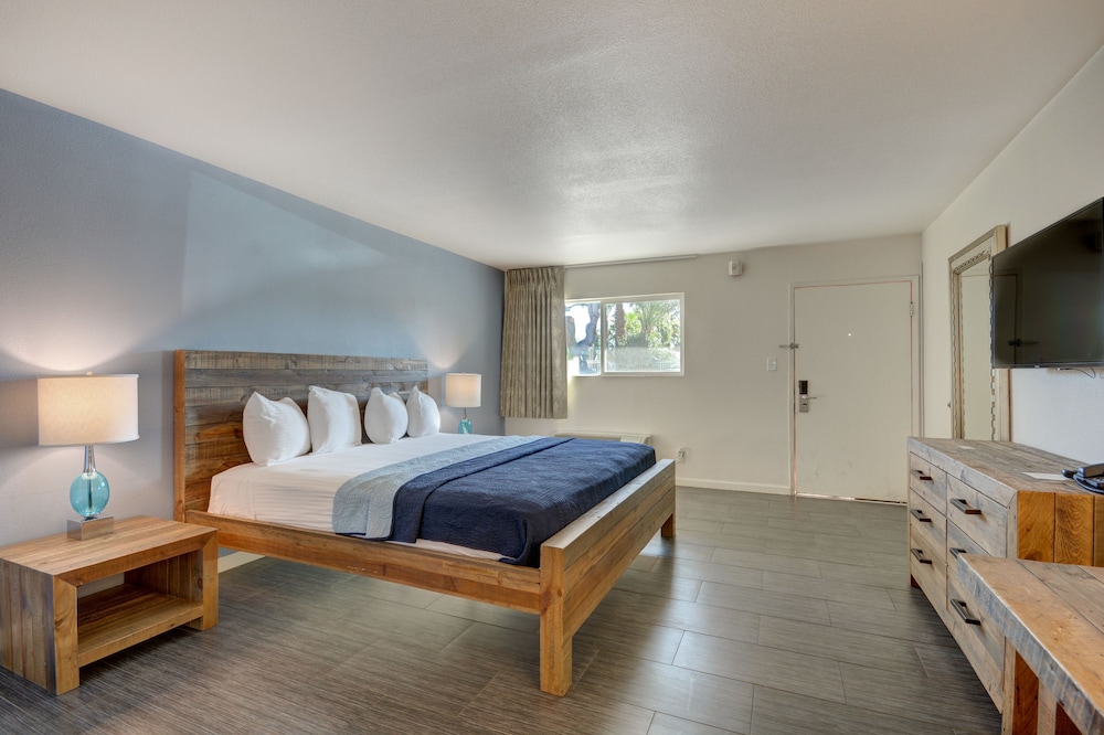 DELUXE, QUEEN BED