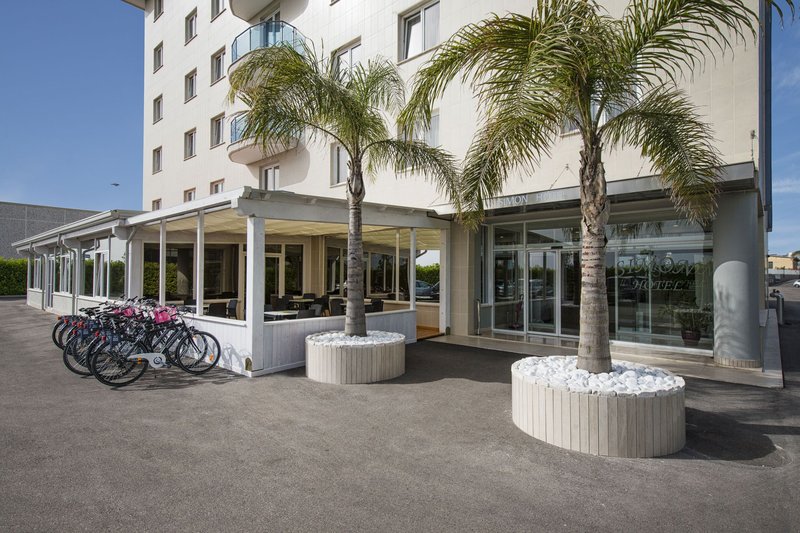 Simon Hotel 36/37