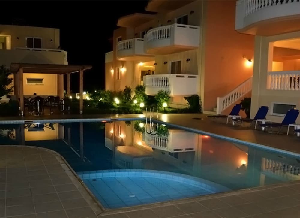 GOLDEN ROSE SUITES 6/62