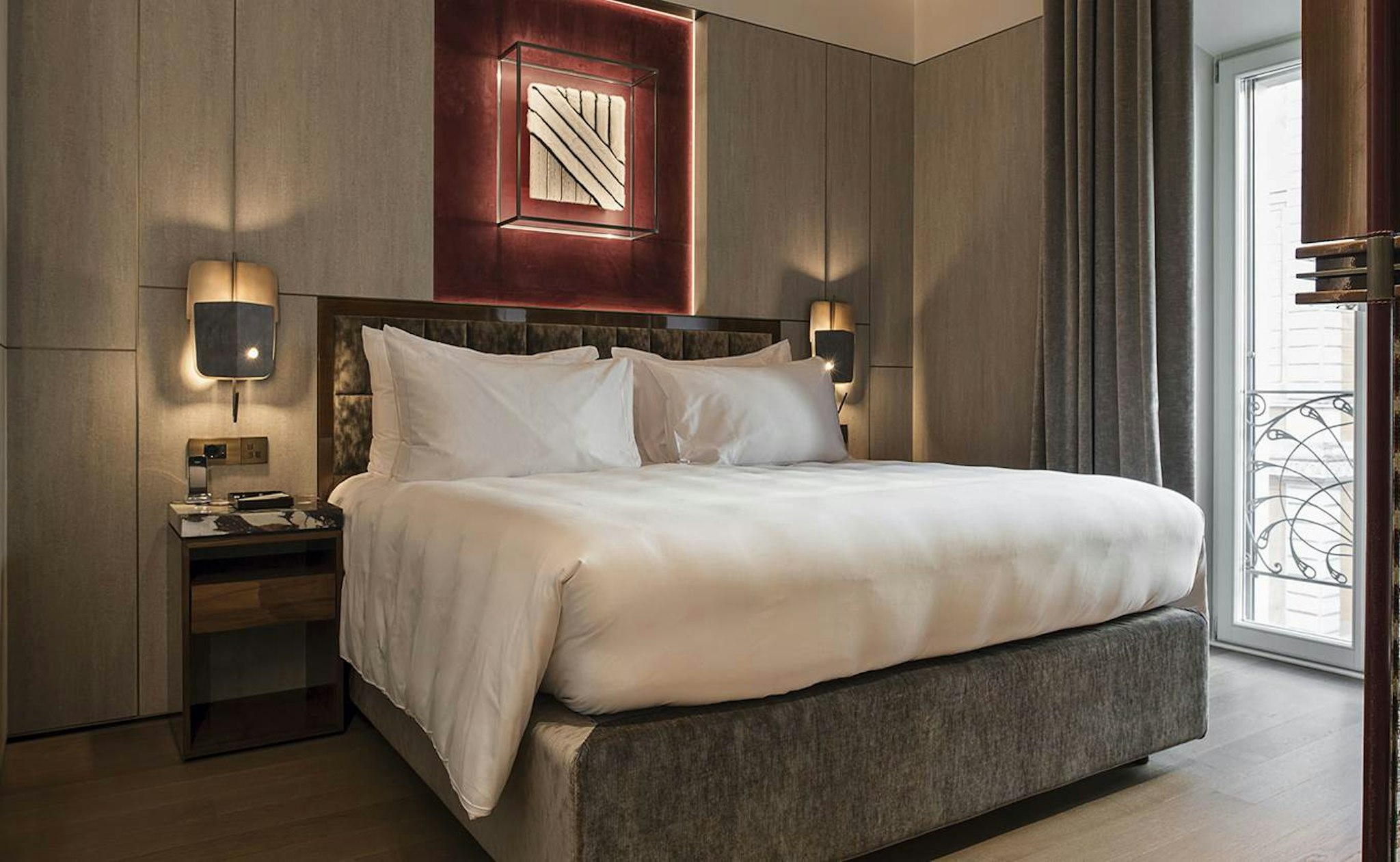 DELUXE, SUITE