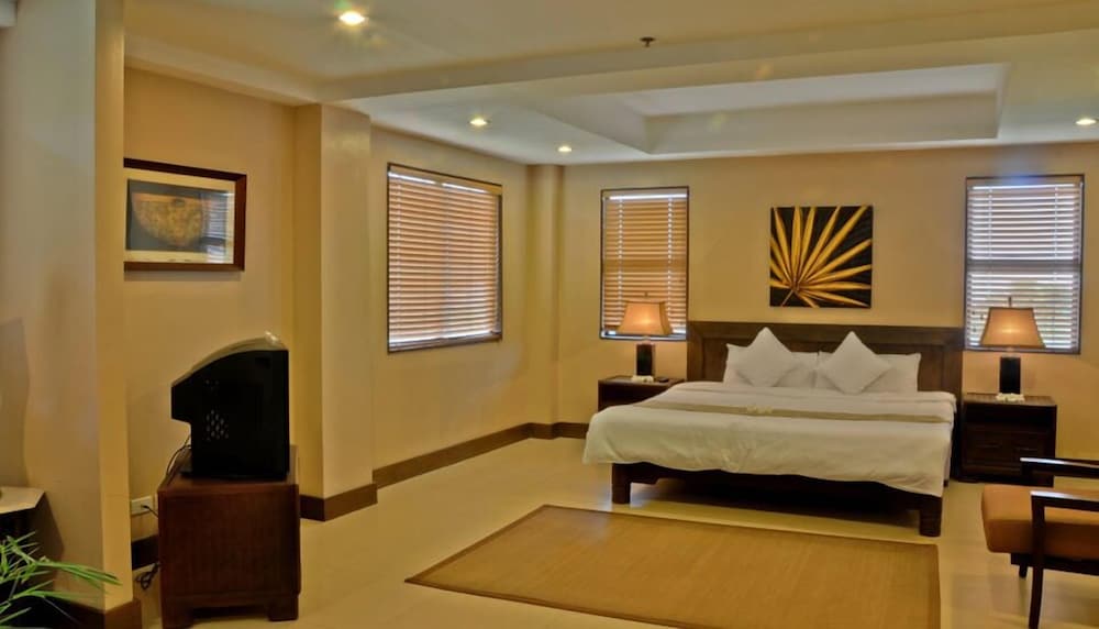 3 BEDROOMS, SUITE