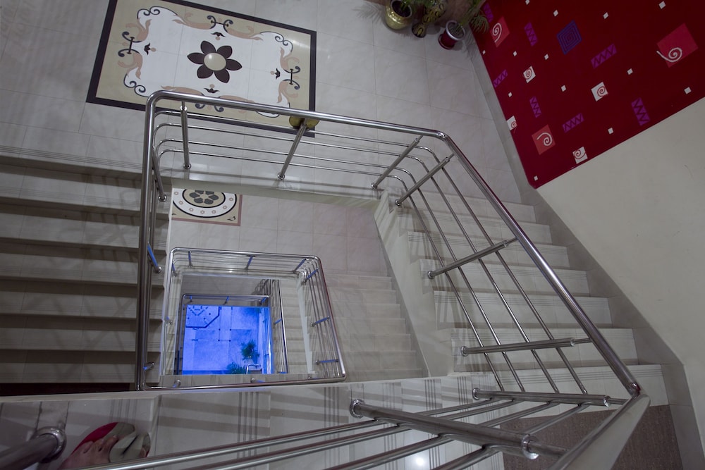 HOTEL METRO INTERNATIONAL 33/48