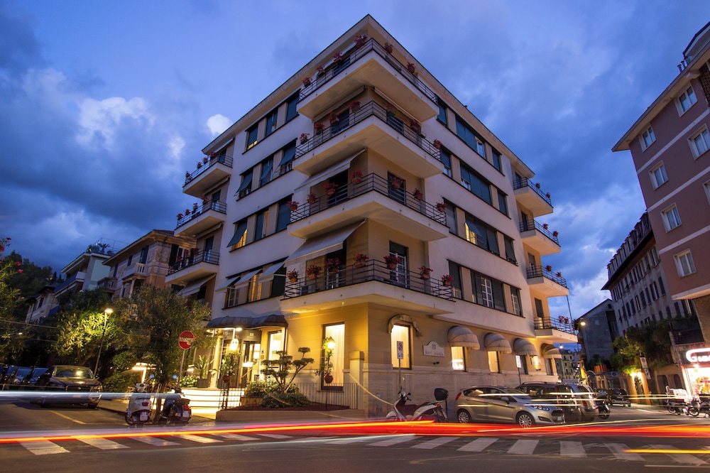 Hotel Jolanda 42/50