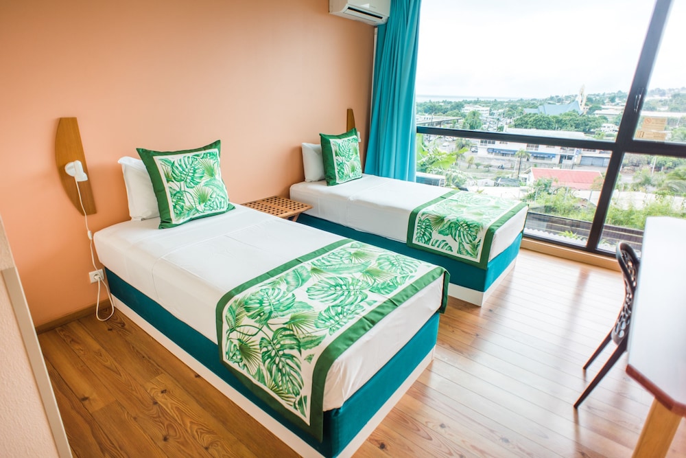 Tahiti Airport Motel 30/64