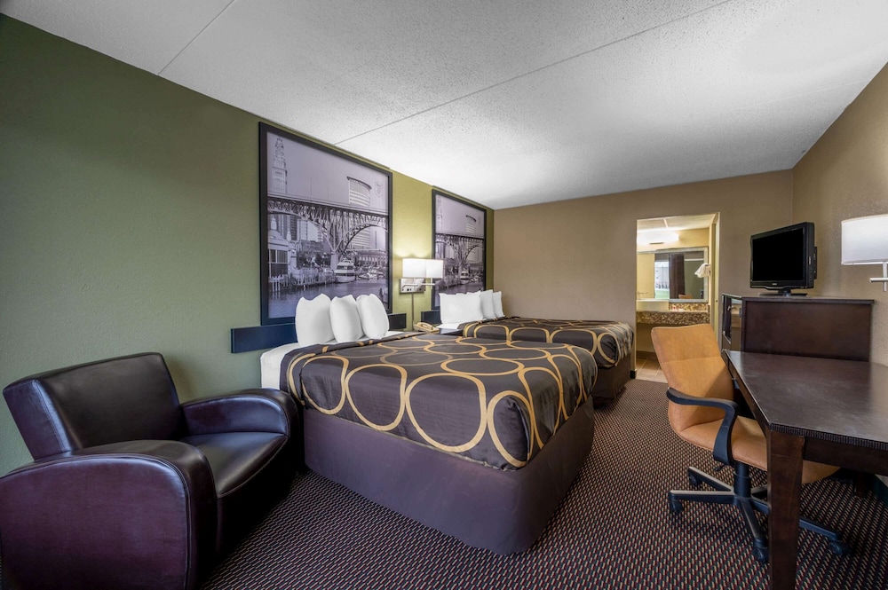Room, 2 Double Beds, Pet Friendly, Super 8 by Wyndham Perrysburg - Toledo 2/5