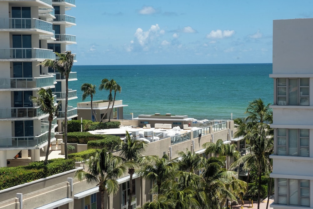 Hotel Croydon Miami Beach 69/75