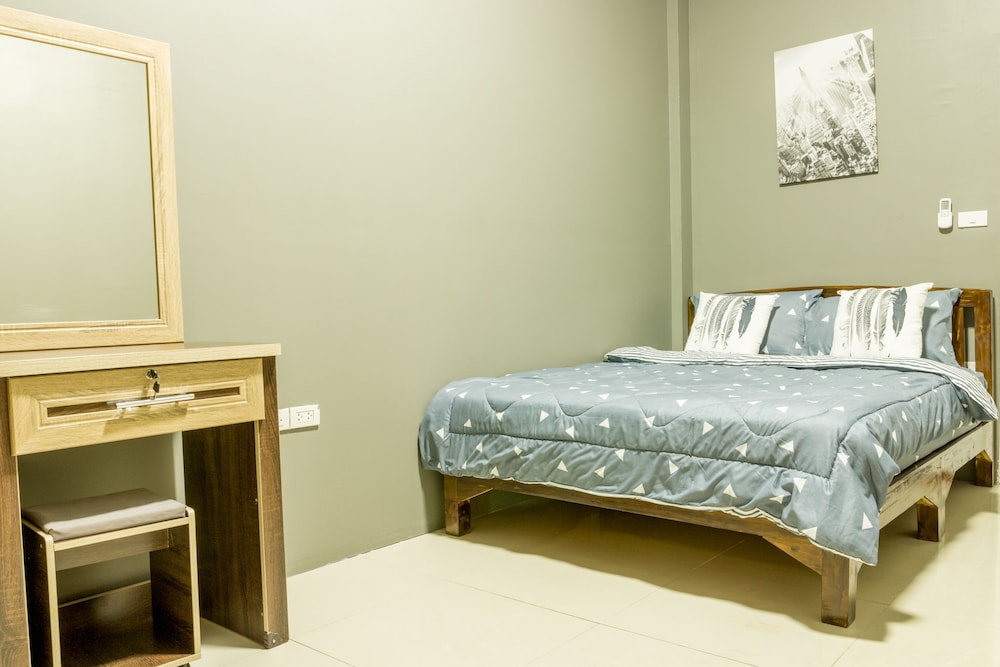 Iris Hostel 12/40