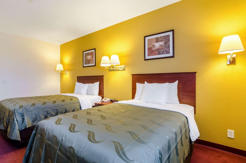 Holiday Inn Express Wichita North - Park City 18/38