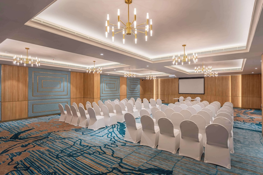 Park Inn & Suites by Radisson Thrissur East Fort 33/47