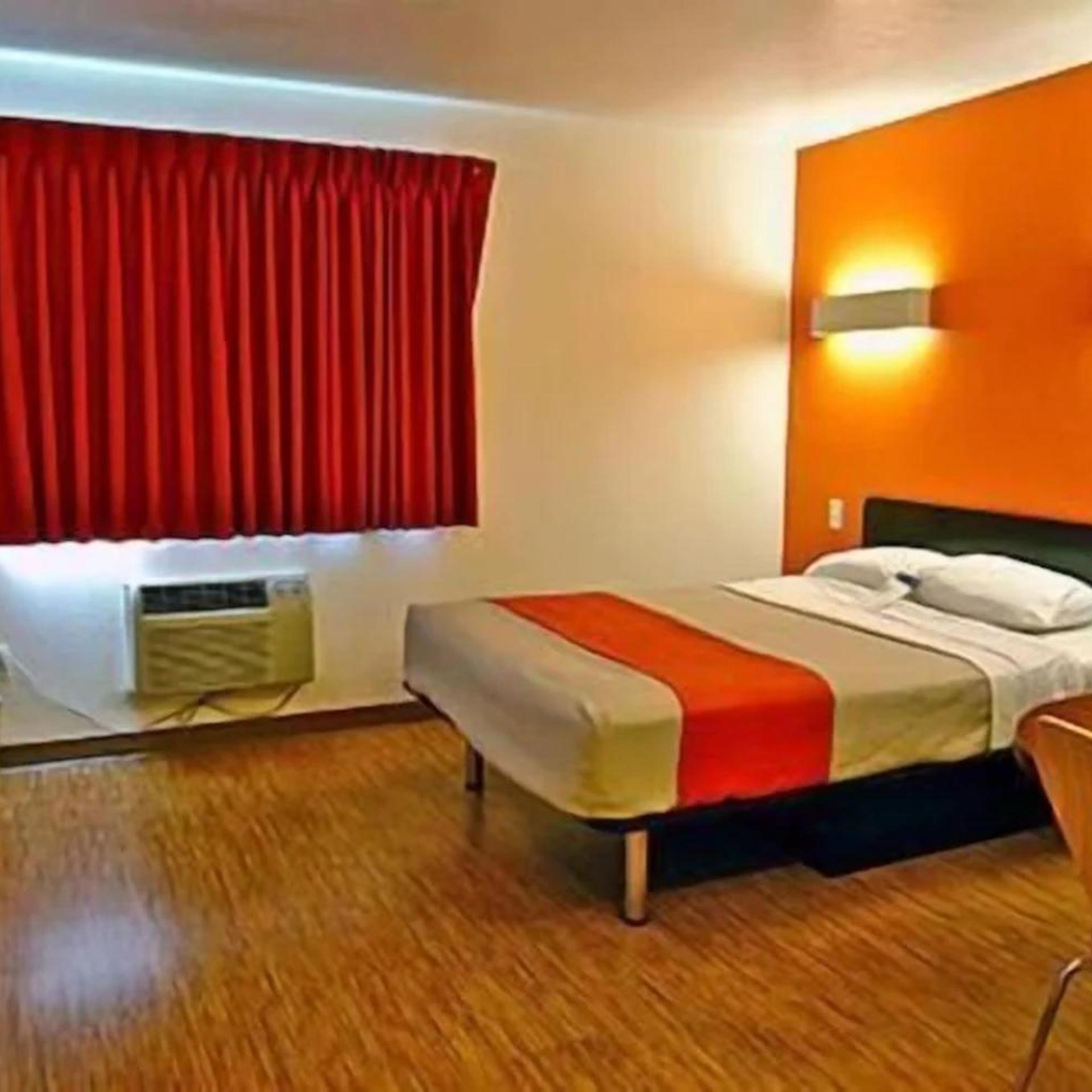 Room, Queen Bed, Accessible, Motel6 McKinney, TX - North 3/5