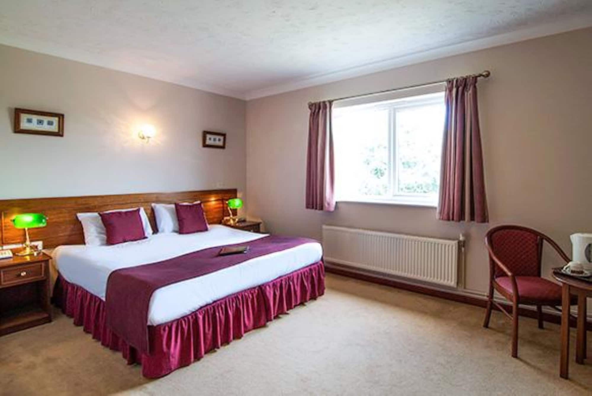 ROOM, DOUBLE OR TWIN BED