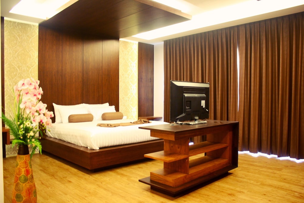Phi Phi Cliff Beach Resort 25/69