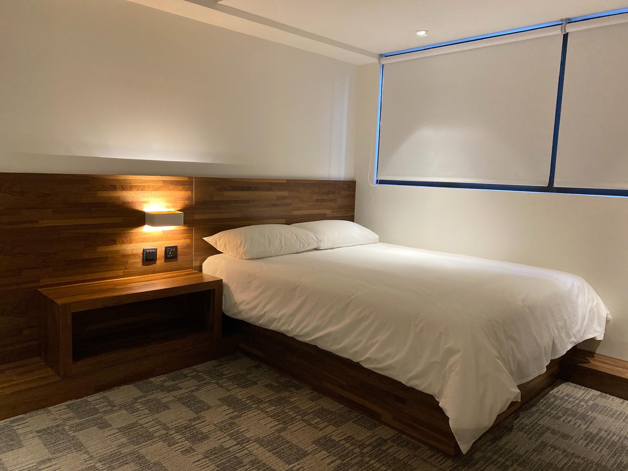 DELUXE, DOUBLE BED