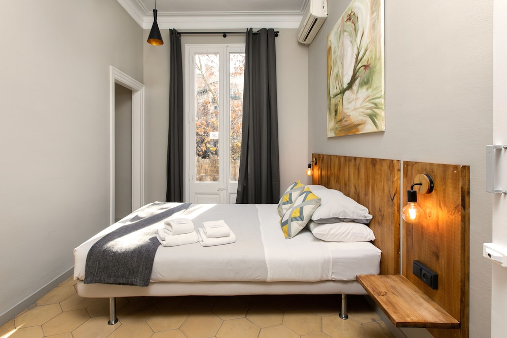 Jardinets Guest House 33/59