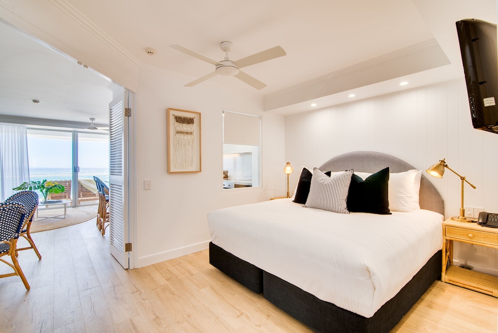 1 BEDROOM, PENTHOUSE, BEACH FRONT