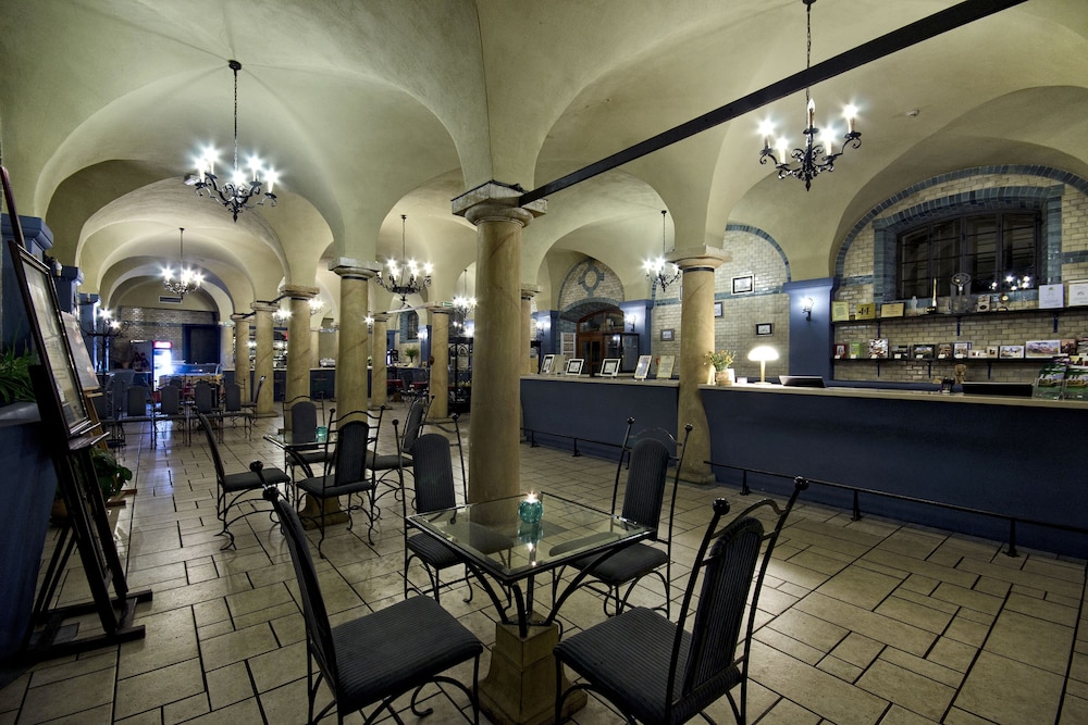 restaurant cafeteria
