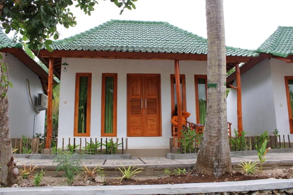 Kubu Reot Taman Asri