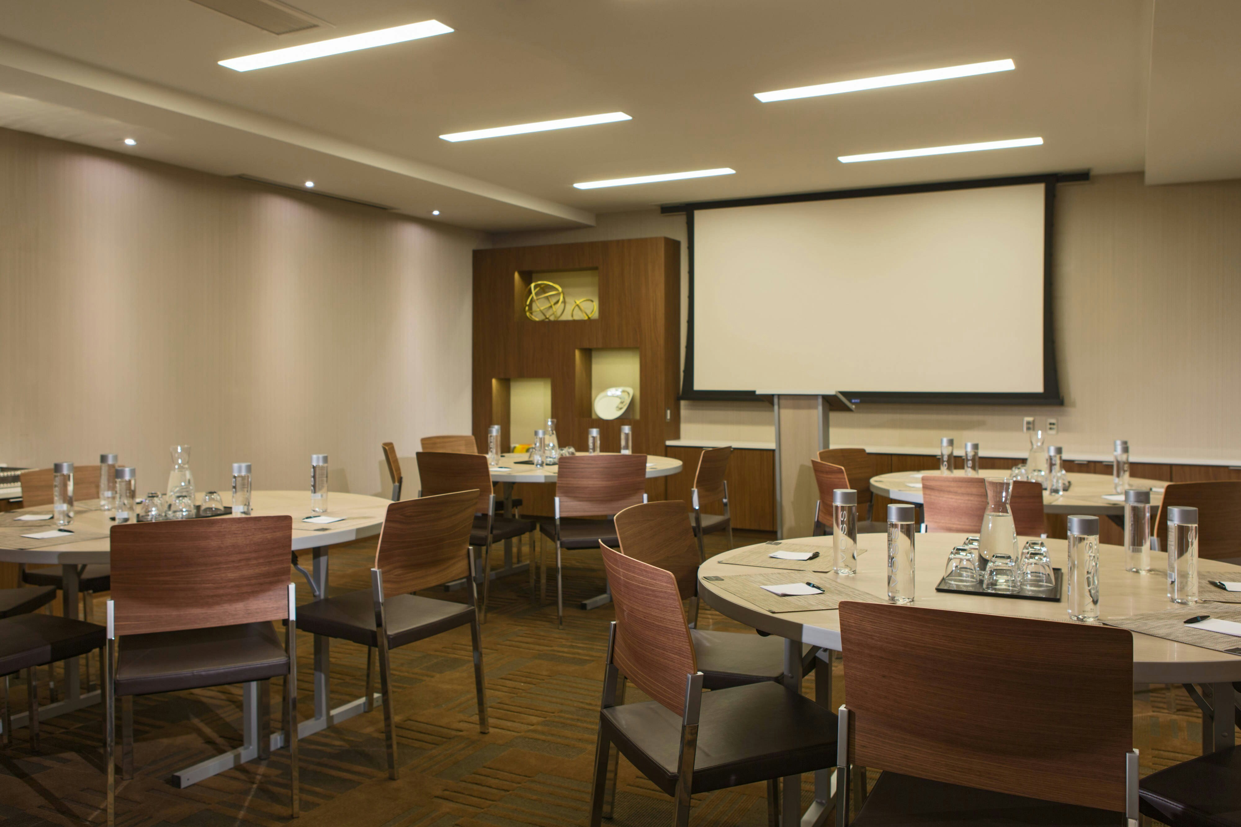 AC Hotel by Marriott Kansas City Plaza 7/10