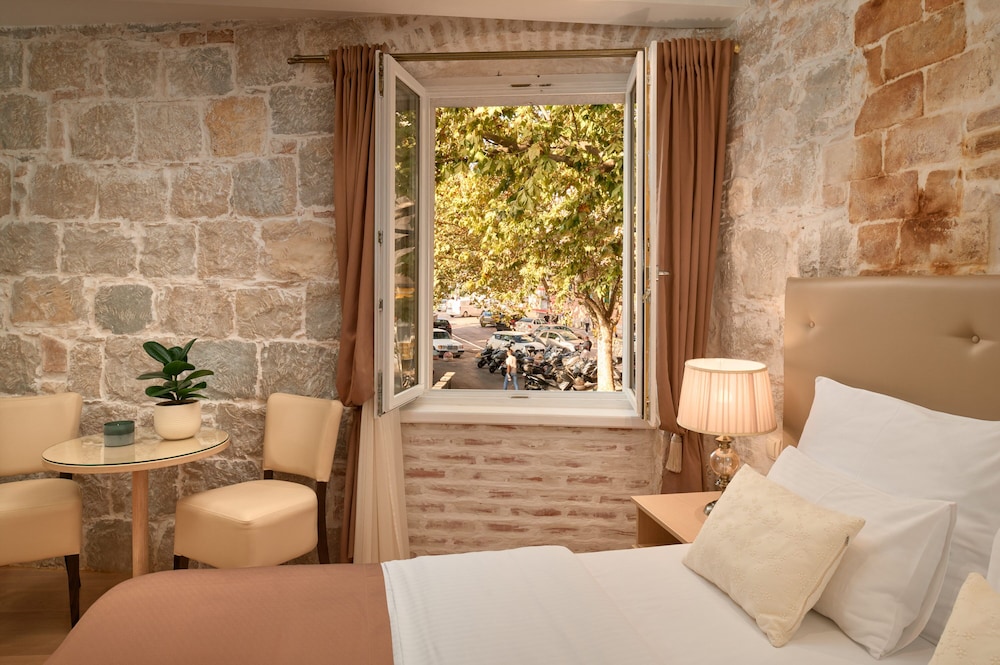 LANTERNA ROOMS 30/50