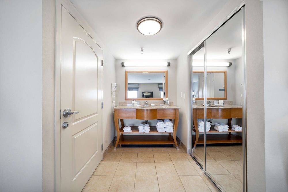 Hampton Inn Suites Madera 26/47