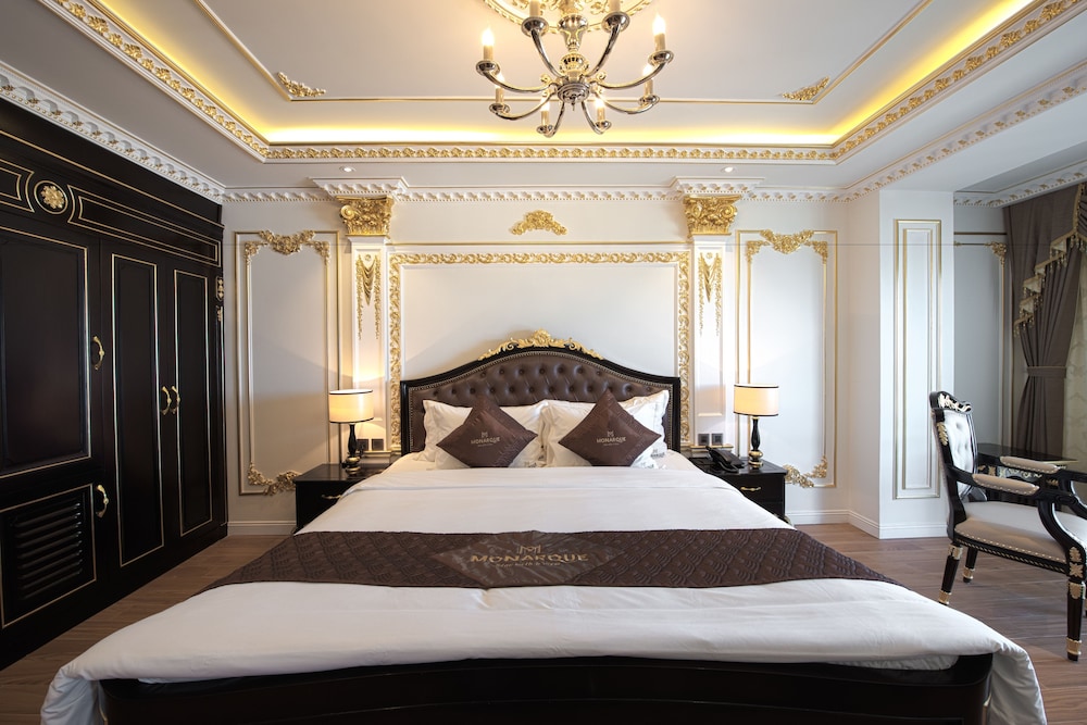 Monarque Hotel 13/50