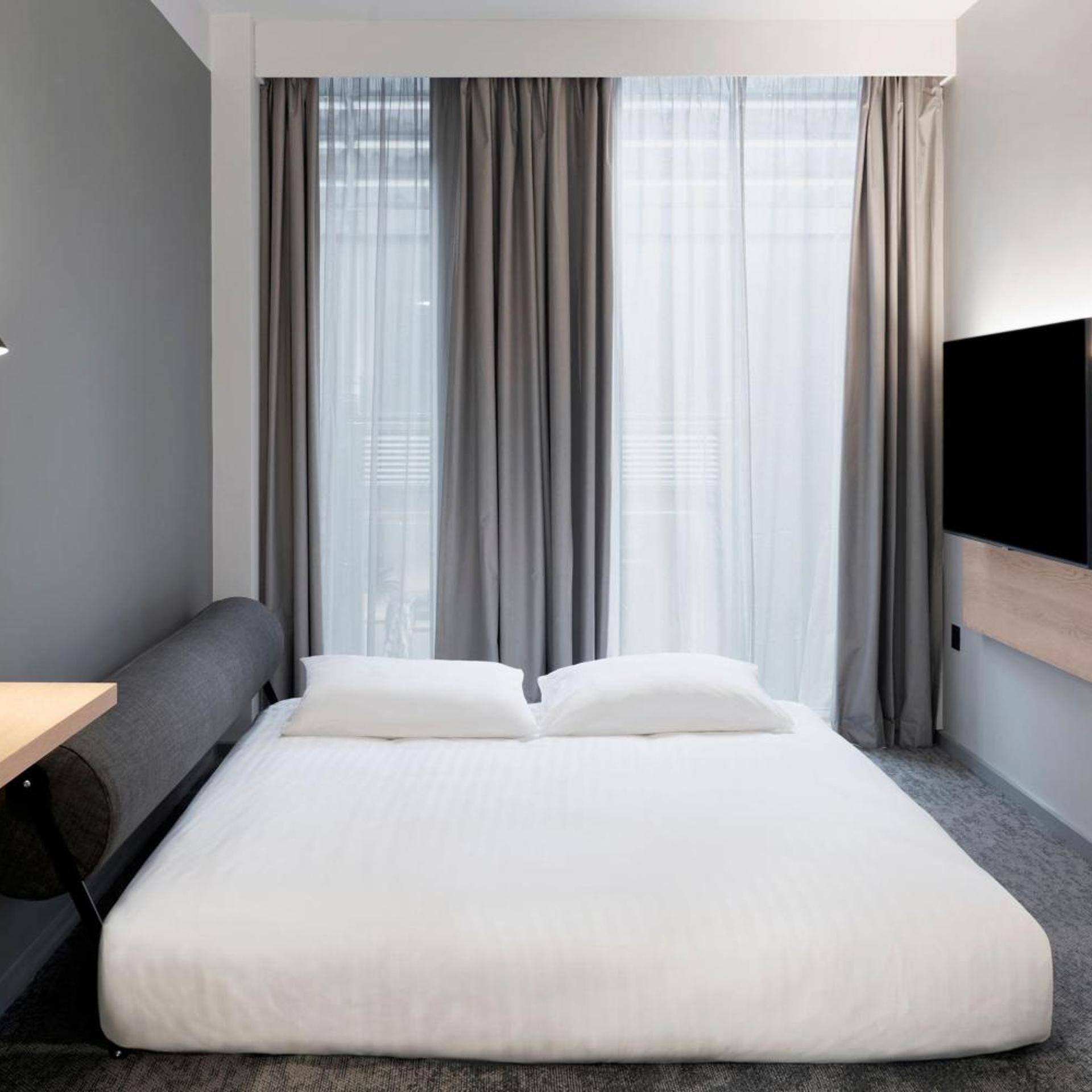 Moxy Sleeper, Guest Room, Family, King Bed