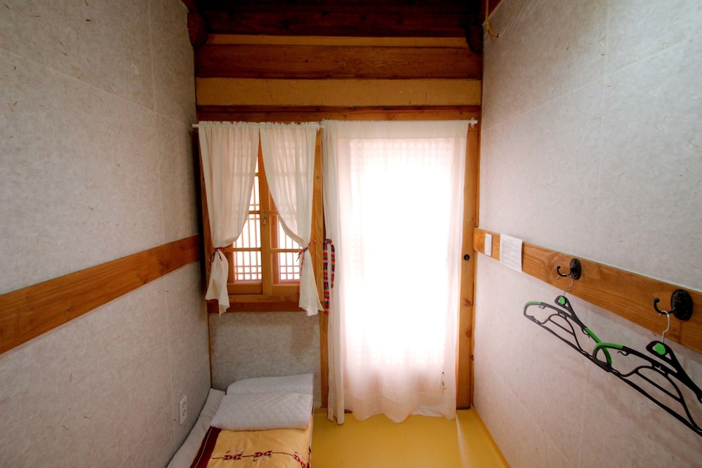 Happiness Full Hanok Guesthouse Jeonju 11/53