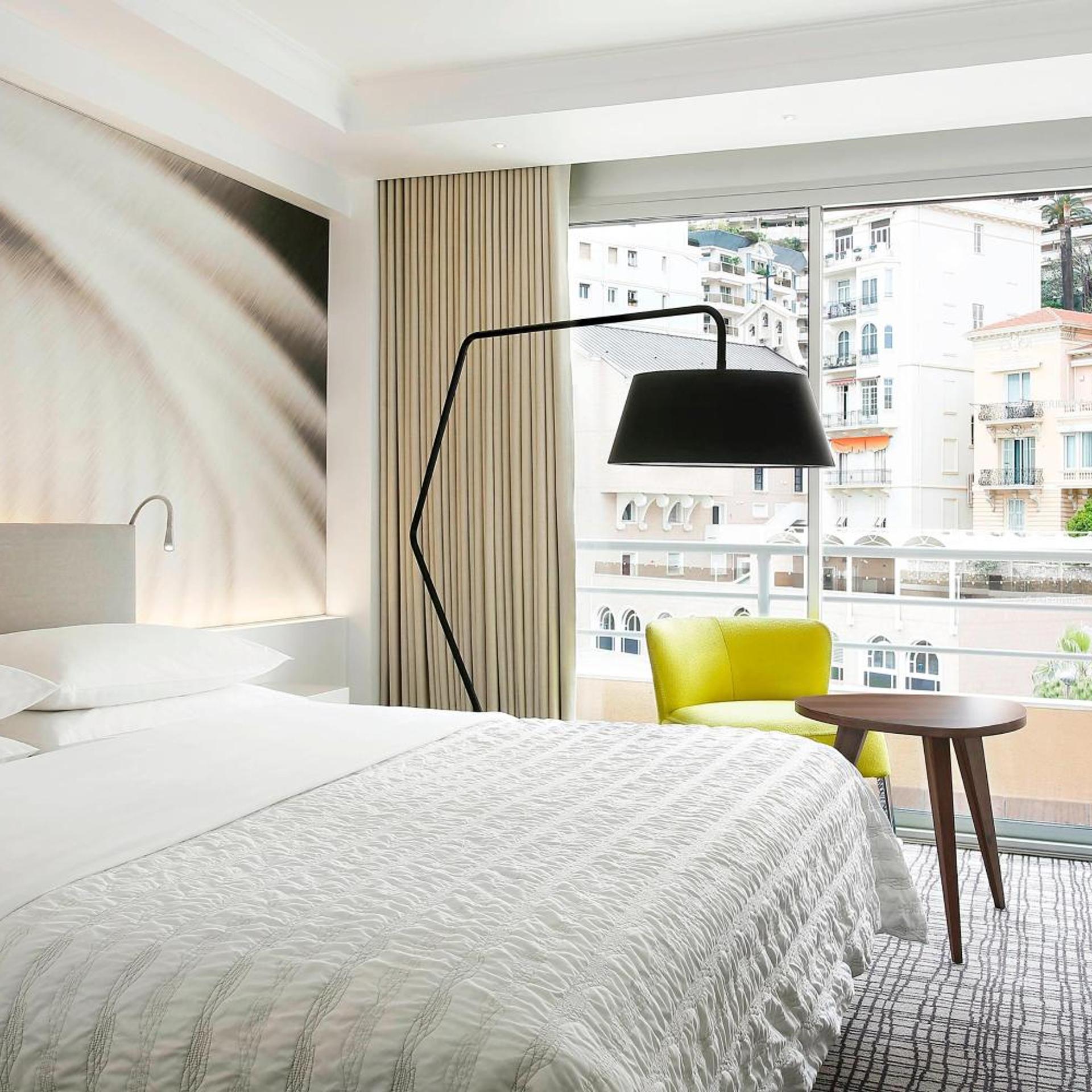 Guest Room, Classic, King Bed, City View, Le Meridien Beach Plaza 3/7